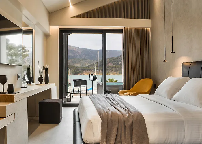 Canale Hotel & Suites
